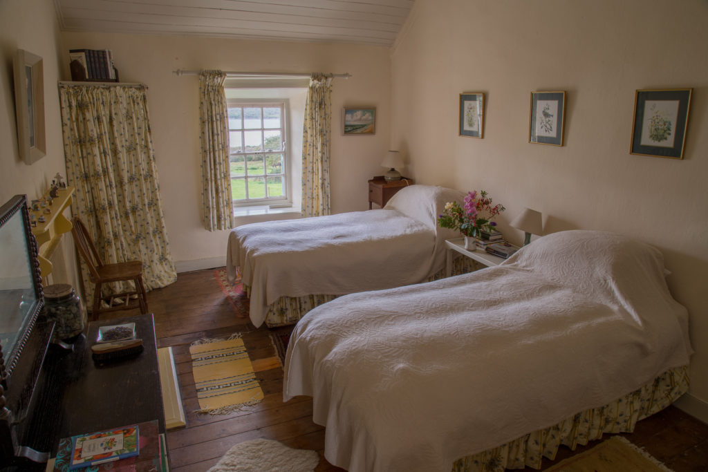 The 5 bedrooms consist of two similar twin bedrooms and a single room, all with sea and mountain views, to the front of the house. The double rooms have views to back of the house, across green fields. The twin bedrooms in the front still have their original floor boards and fireplaces.